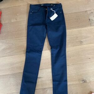 BRABD NEW WITH TAGS. BEAUTIFUL COLOR. AG SKINNY JEANS. Size 26.